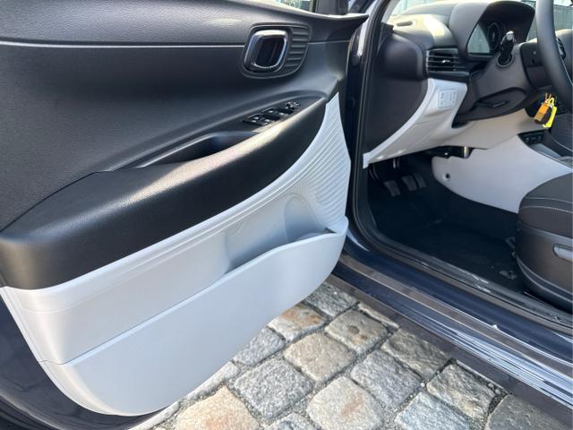 Hyundai / i20 / Grau / / / 