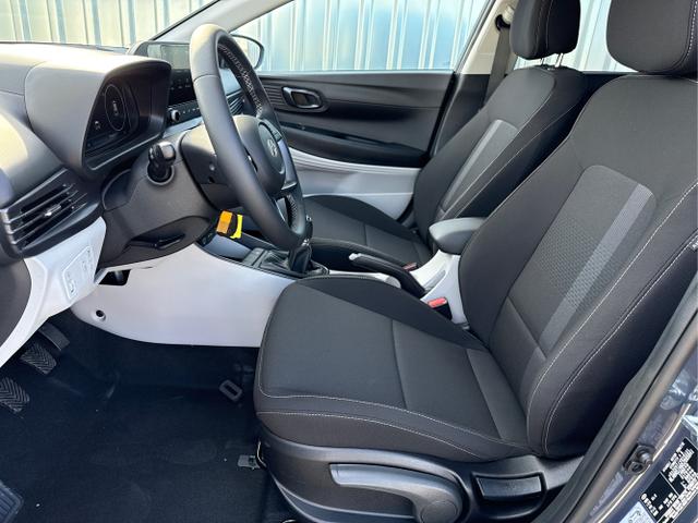 Hyundai / i20 / Grau / / / 