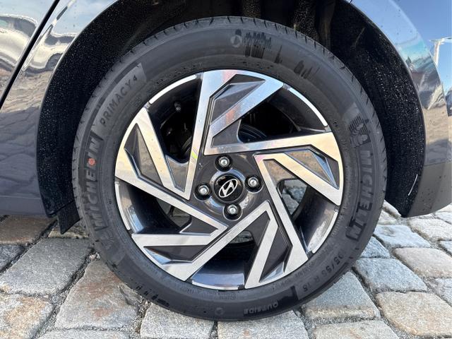 Hyundai / i20 / Grau / / / 