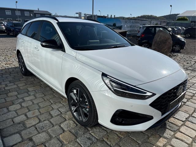 Hyundai / i30 Kombi / Wei&szlig; / / / , Beispielbilder, ggf. teilweise mit Sonderausstattung