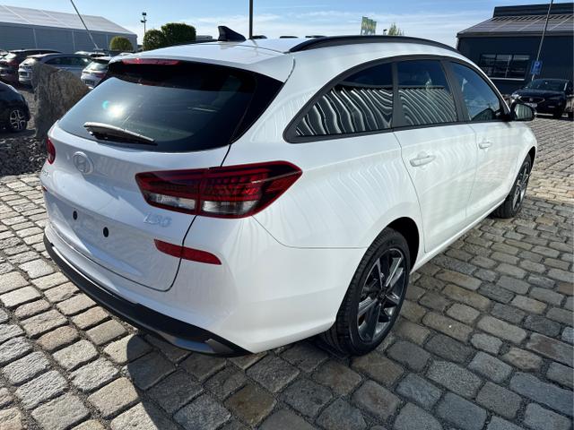 Hyundai / i30 Kombi / Wei&szlig; / / / , Beispielbilder, ggf. teilweise mit Sonderausstattung