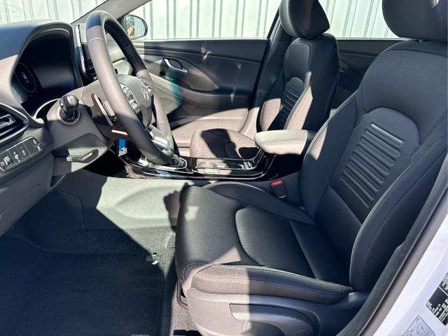 Hyundai / i30 Kombi / Wei&szlig; / / / , Beispielbilder, ggf. teilweise mit Sonderausstattung