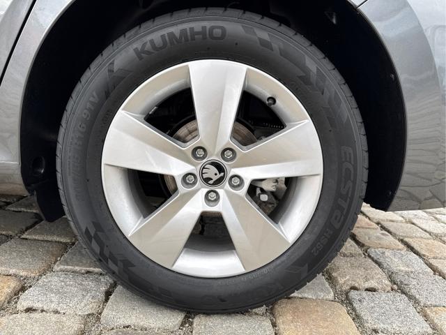 Skoda / Scala / Grau / / / 
