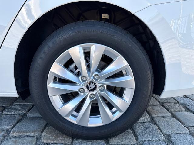 Skoda / Octavia Combi / Wei&szlig; / / / , Beispielbilder, ggf. teilweise mit Sonderausstattung