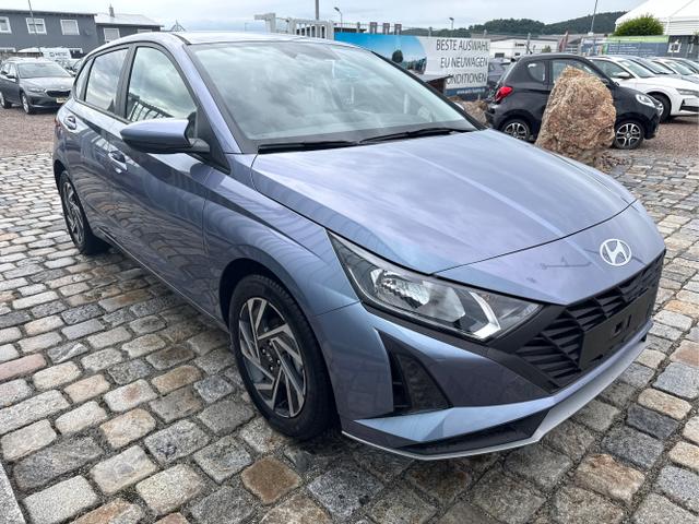 Hyundai / i20 / Blau / / / 