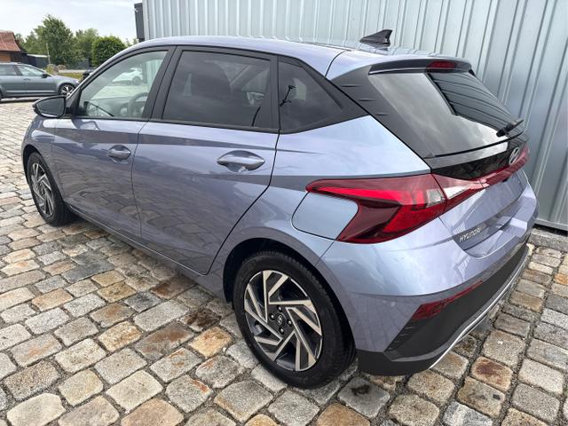 Hyundai / i20 / Blau / / / 