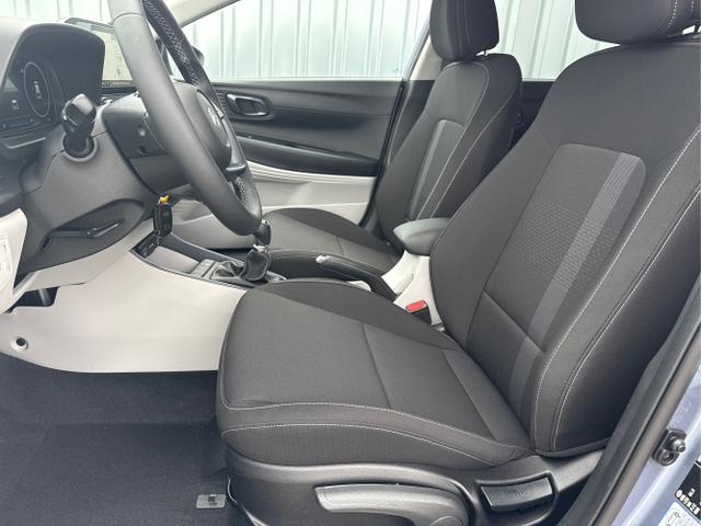 Hyundai / i20 / Blau / / / 
