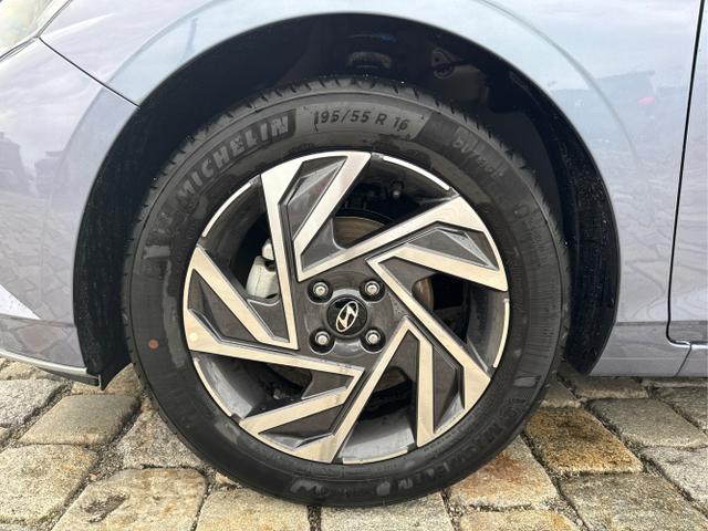 Hyundai / i20 / Blau / / / 