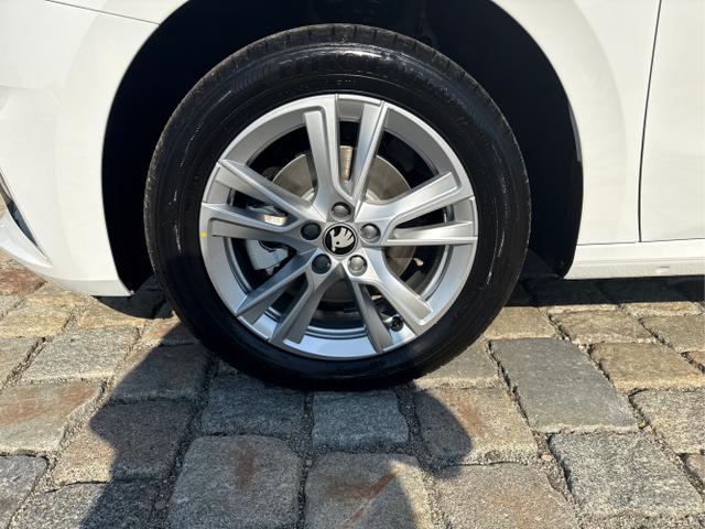 Skoda / Fabia / Wei&szlig; / / / , Beispielbilder, ggf. teilweise mit Sonderausstattung