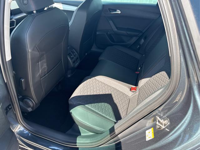 Seat / Leon Sportstourer / Grau / / / 
