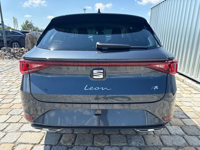 Seat / Leon Sportstourer / Grau / / / 