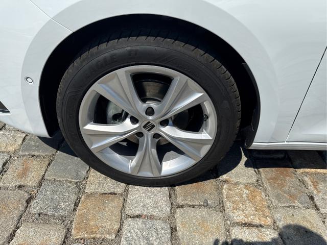 Seat / Leon Sportstourer / Wei&szlig; / / / 