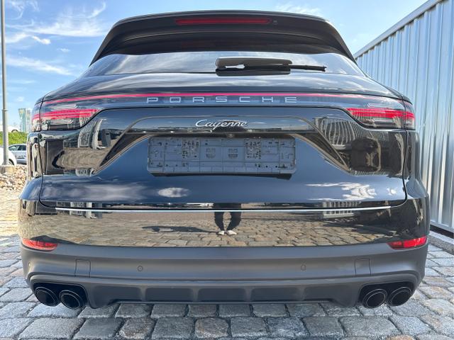 Porsche / Cayenne / Schwarz / / / 