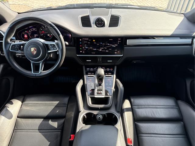Porsche / Cayenne / Schwarz / / / 