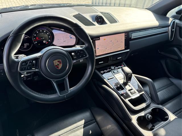 Porsche / Cayenne / Schwarz / / / 
