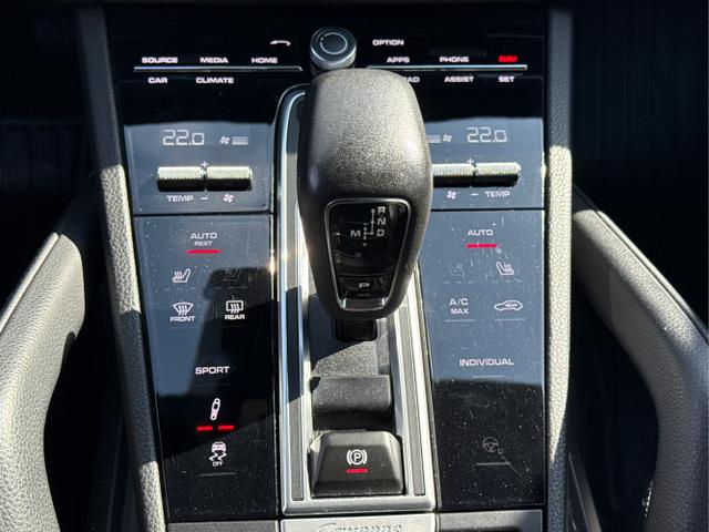 Porsche / Cayenne / Schwarz / / / 