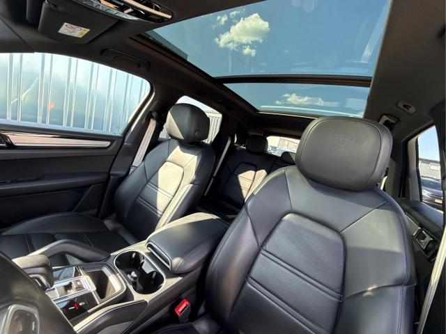 Porsche / Cayenne / Schwarz / / / 