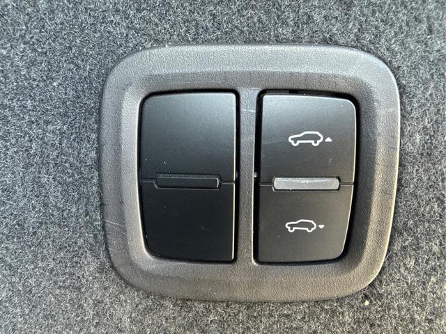 Porsche / Cayenne / Schwarz / / / 