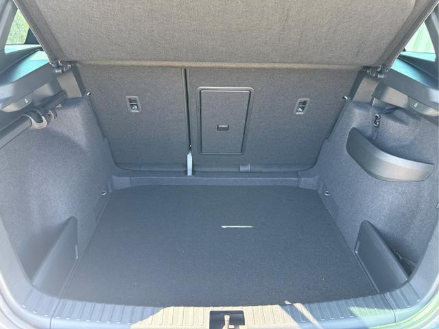 Skoda / Karoq / Grau / / / , Beispielbilder, ggf. teilweise mit Sonderausstattung