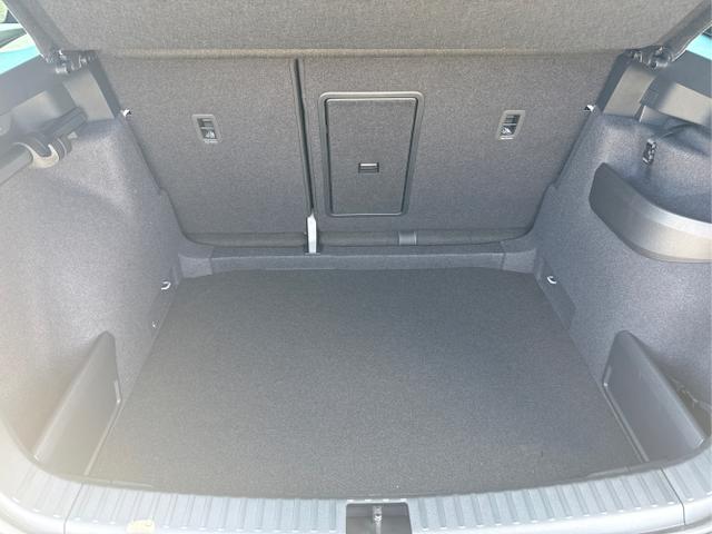 Skoda / Karoq / Grau / / / , Beispielbilder, ggf. teilweise mit Sonderausstattung