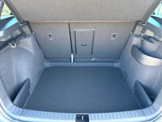 Skoda / Karoq / Grau / / / , Beispielbilder, ggf. teilweise mit Sonderausstattung