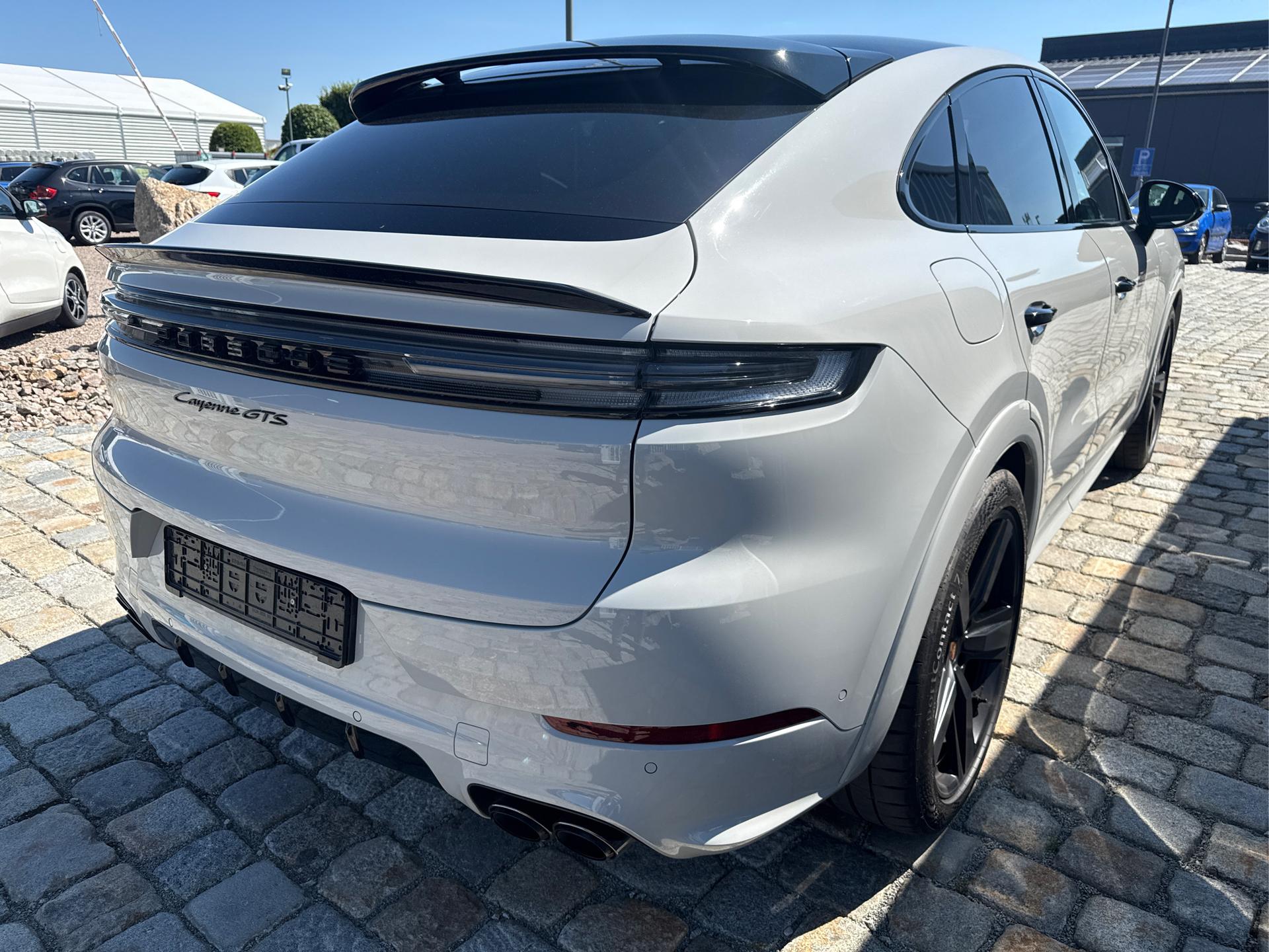 Porsche / Cayenne / Beige /  /  / 