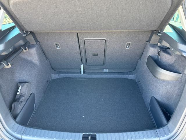 Skoda / Karoq / Grau / / / , Beispielbilder, ggf. teilweise mit Sonderausstattung