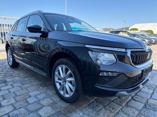 Skoda / Kamiq / Schwarz / / / 130 Jahre Premium Edition 1.5 TSI 150 PS DSG Anh&auml;ngerkupplung-AppleCarPlay-AndroidAuto-Winterpaket-Alcantara-DAB-Tempomat-Totwinkelassist-Kamera-SunSet-el.Heckklappe-17''Alu, Beispielbilder, ggf. teilweise mit Sonderausstattung