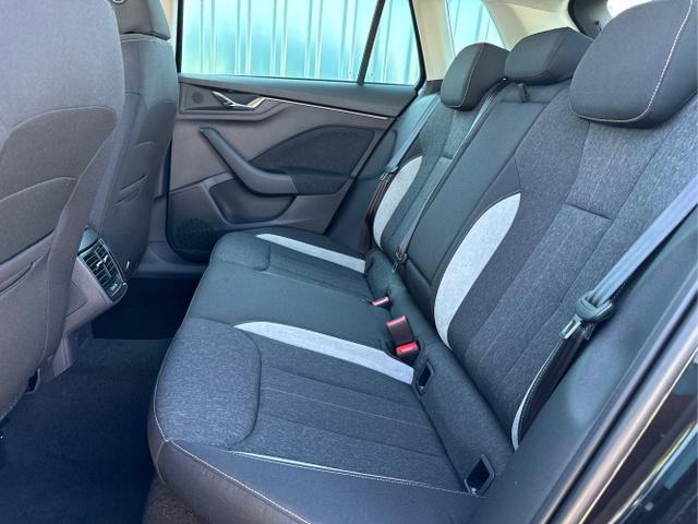 Skoda / Kamiq / Schwarz / / / 130 Jahre Premium Edition 1.5 TSI 150 PS DSG Anh&auml;ngerkupplung-AppleCarPlay-AndroidAuto-Winterpaket-Alcantara-DAB-Tempomat-Totwinkelassist-Kamera-SunSet-el.Heckklappe-17''Alu, Beispielbilder, ggf. teilweise mit Sonderausstattung