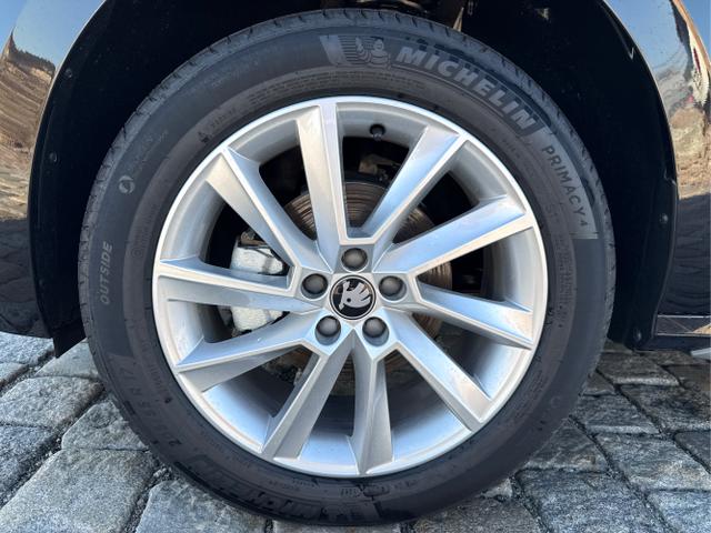 Skoda / Kamiq / Schwarz / / / 130 Jahre Premium Edition 1.5 TSI 150 PS DSG Anh&auml;ngerkupplung-AppleCarPlay-AndroidAuto-Winterpaket-Alcantara-DAB-Tempomat-Totwinkelassist-Kamera-SunSet-el.Heckklappe-17''Alu, Beispielbilder, ggf. teilweise mit Sonderausstattung