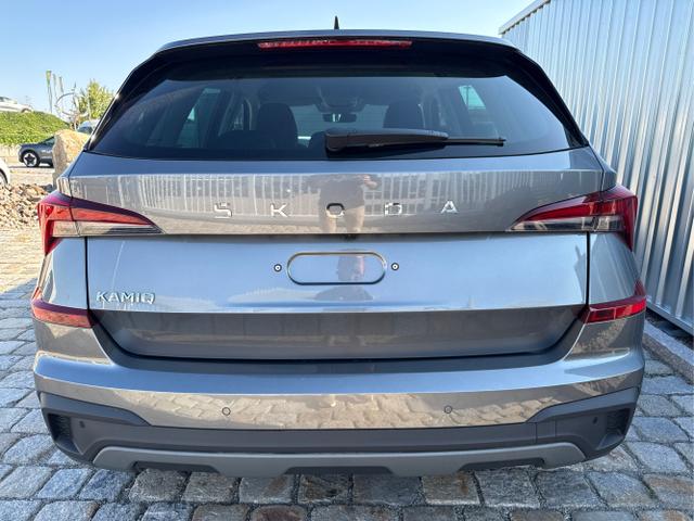 Skoda / Kamiq / Grau / / / 130 Jahre Premium Edition 1.5 TSI 150 PS DSG Anh&auml;ngerkupplung-AppleCarPlay-AndroidAuto-Winterpaket-Alcantara-DAB-Tempomat-Totwinkelassist-Kamera-SunSet-el.Heckklappe-17''Alu-Sofort, Beispielbilder, ggf. teilweise mit Sonderausstattung