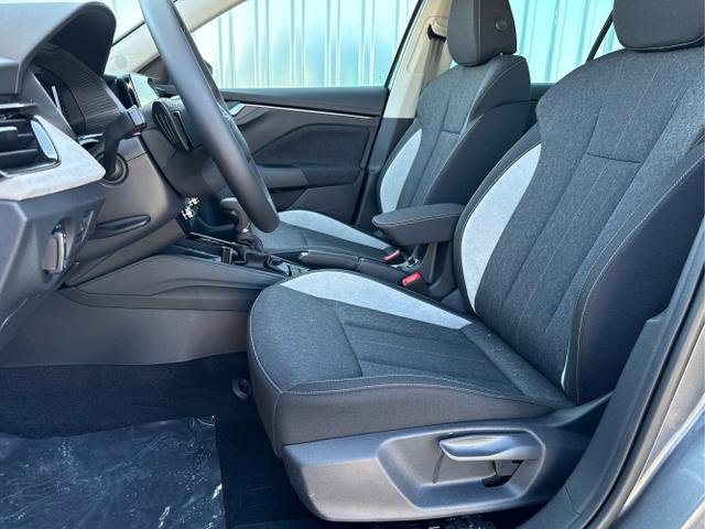 Skoda / Kamiq / Grau / / / 130 Jahre Premium Edition 1.5 TSI 150 PS DSG Anh&auml;ngerkupplung-AppleCarPlay-AndroidAuto-Winterpaket-Alcantara-DAB-Tempomat-Totwinkelassist-Kamera-SunSet-el.Heckklappe-17''Alu-Sofort, Beispielbilder, ggf. teilweise mit Sonderausstattung