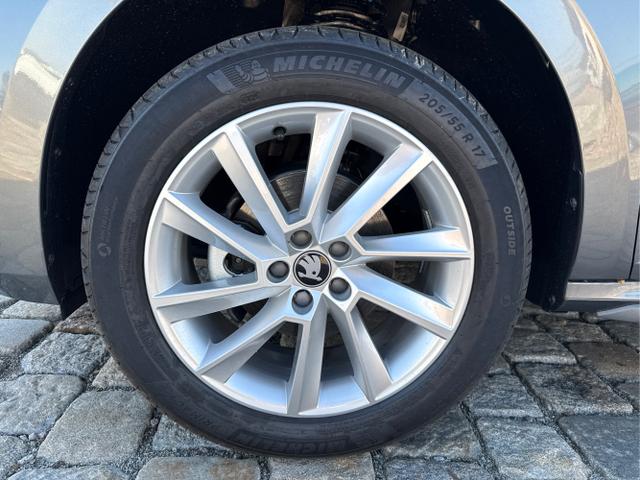 Skoda / Kamiq / Grau / / / 130 Jahre Premium Edition 1.5 TSI 150 PS DSG Anh&auml;ngerkupplung-AppleCarPlay-AndroidAuto-Winterpaket-Alcantara-DAB-Tempomat-Totwinkelassist-Kamera-SunSet-el.Heckklappe-17''Alu-Sofort, Beispielbilder, ggf. teilweise mit Sonderausstattung
