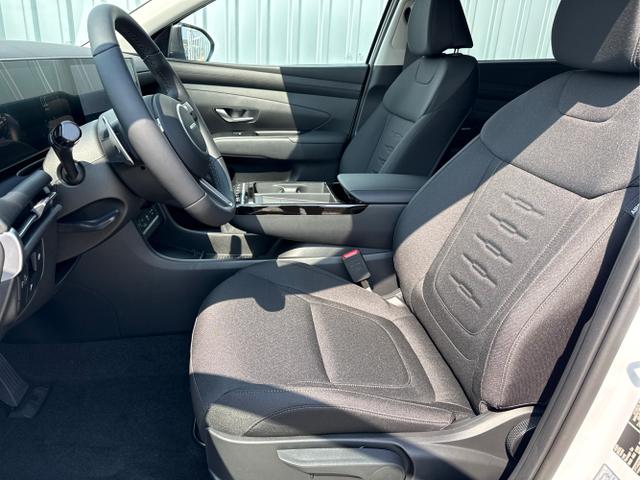 Hyundai / TUCSON / Wei&szlig; / / / GO 1.6 T-GDI 2WD 7DCT 150PS -NAVI-KLIMAAUTOM-ALU18-SHZ-WINTER-LED-PDC-KAMERA-KEYLESS GO, Beispielbilder, ggf. teilweise mit Sonderausstattung