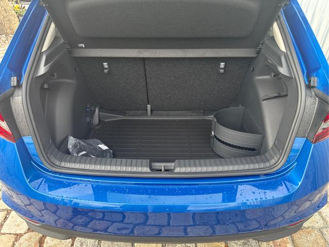 Skoda / Fabia / Blau / / / 130 Jahre 1.0 MPI 80 PS-Virtuelles Cockpit-AppleCarplay-Android-Auto-LED-Klima-Tempomat-R&uuml;ckfahrkamera-DAB-SHZ-15 Alu-sofort, Beispielbilder, ggf. teilweise mit Sonderausstattung