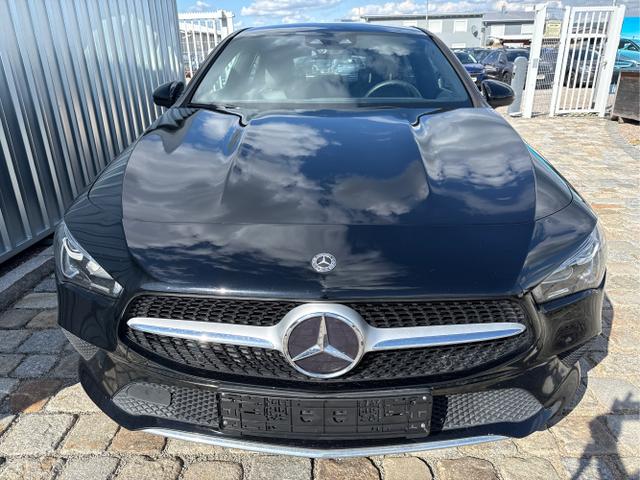 Mercedes-Benz / CLA Shooting Brake / Schwarz / / / 