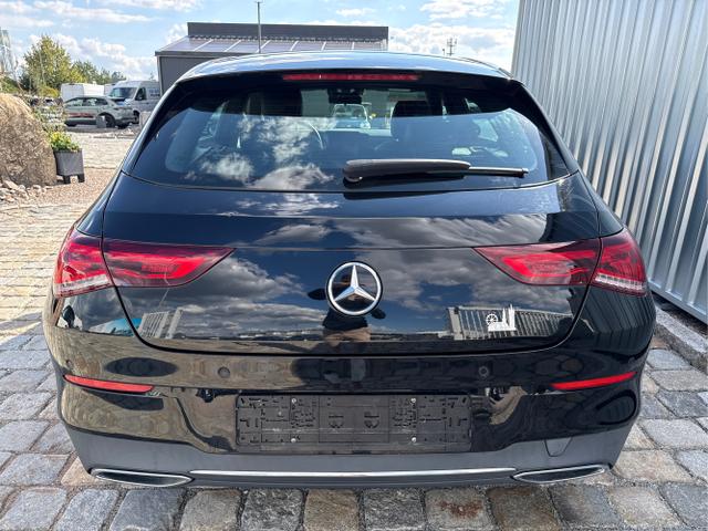 Mercedes-Benz / CLA Shooting Brake / Schwarz / / / 