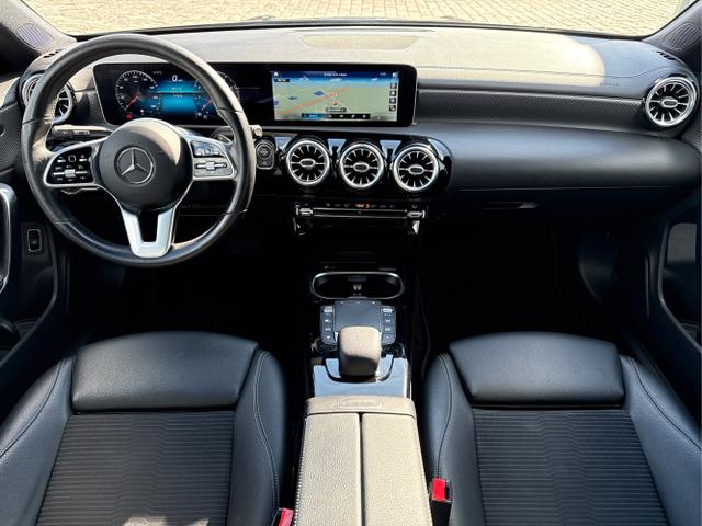 Mercedes-Benz / CLA Shooting Brake / Schwarz / / / 