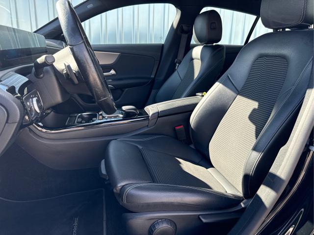 Mercedes-Benz / CLA Shooting Brake / Schwarz / / / 