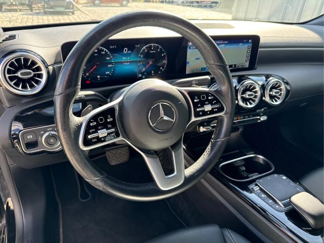 Mercedes-Benz / CLA Shooting Brake / Schwarz / / / 