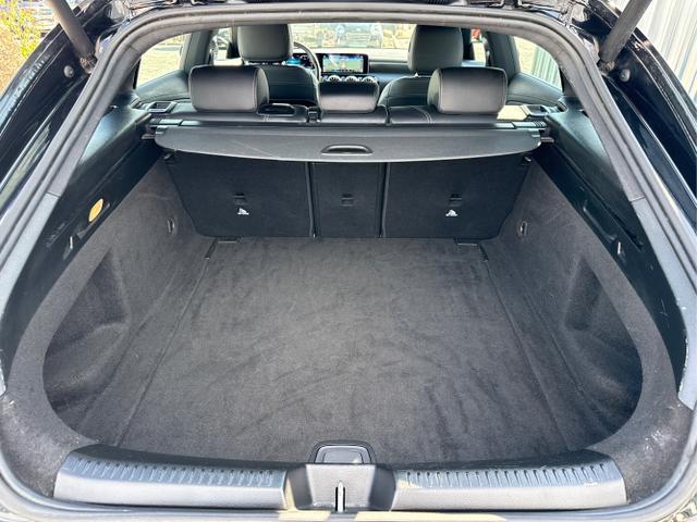 Mercedes-Benz / CLA Shooting Brake / Schwarz / / / 