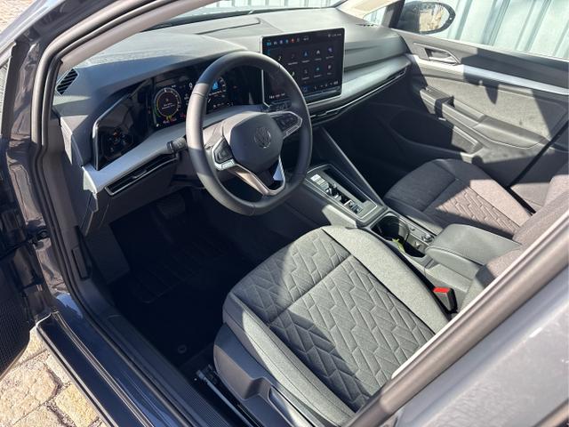 Volkswagen / Golf / Grau / / / VIII PRIME 1.5 TSI eHybrid PHEV 150 KW-Park Assist-R&uuml;ckfahrkamera-3 Zonen Climatronic-Wireless App Connect-Sofort, Beispielbilder, ggf. teilweise mit Sonderausstattung