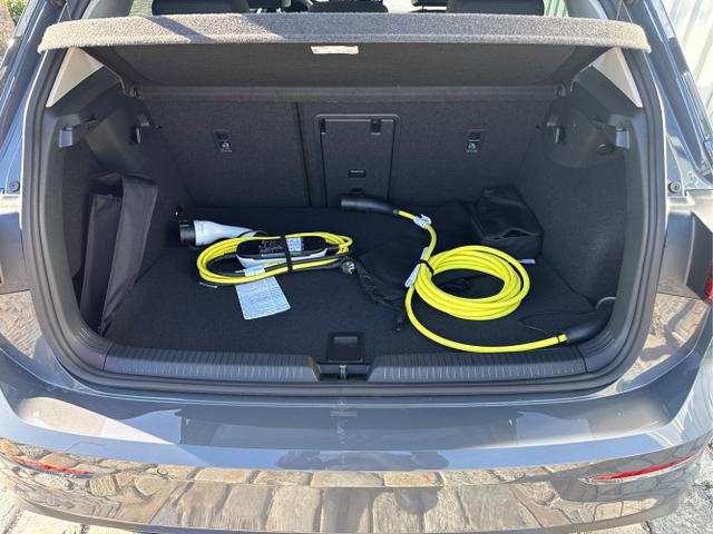 Volkswagen / Golf / Grau / / / VIII PRIME 1.5 TSI eHybrid PHEV 150 KW-Park Assist-R&uuml;ckfahrkamera-3 Zonen Climatronic-Wireless App Connect-Sofort, Beispielbilder, ggf. teilweise mit Sonderausstattung
