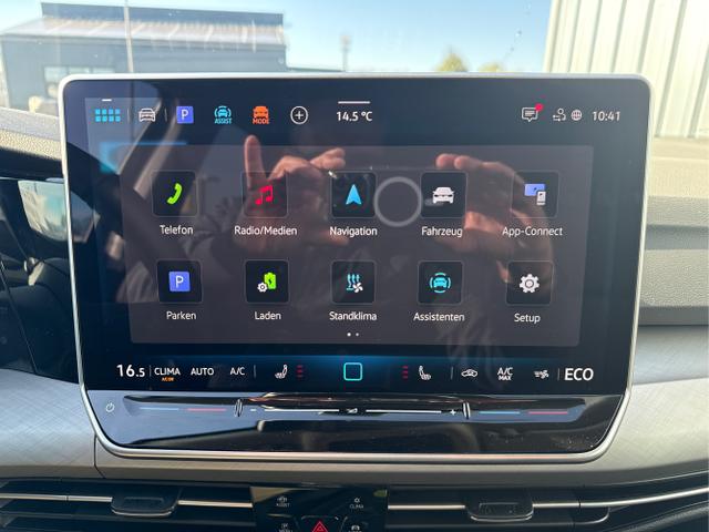 Volkswagen / Golf / Schwarz / / / VIII PRIME 1.5 TSI eHybrid PHEV 150 KW-Park Assist-R&uuml;ckfahrkamera-3 Zonen Climatronic-Wireless App Connect-Sofort, Beispielbilder, ggf. teilweise mit Sonderausstattung