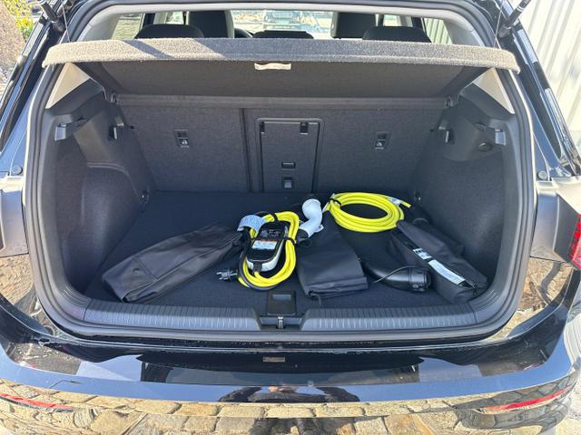 Volkswagen / Golf / Schwarz / / / VIII PRIME 1.5 TSI eHybrid PHEV 150 KW-Park Assist-R&uuml;ckfahrkamera-3 Zonen Climatronic-Wireless App Connect-Sofort, Beispielbilder, ggf. teilweise mit Sonderausstattung