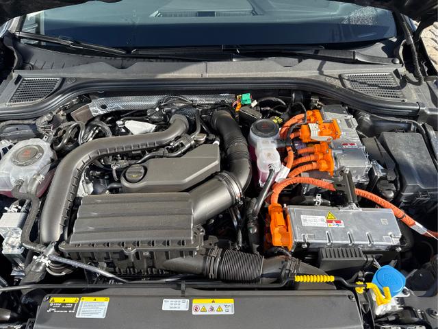 Volkswagen / Golf / Schwarz / / / VIII PRIME 1.5 TSI eHybrid PHEV 150 KW-Park Assist-R&uuml;ckfahrkamera-3 Zonen Climatronic-Wireless App Connect-Sofort, Beispielbilder, ggf. teilweise mit Sonderausstattung