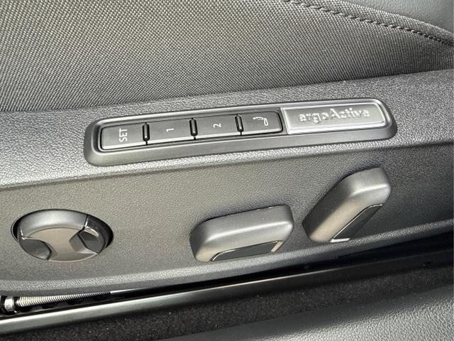 Volkswagen / Golf / Grau / / / 