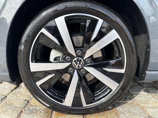 Volkswagen / Golf / Grau / / / 