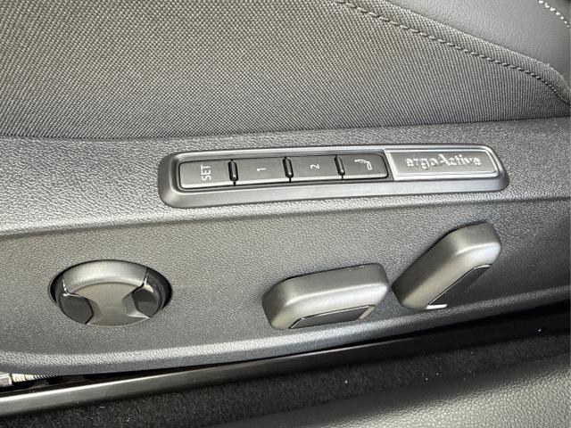 Volkswagen / Golf / Schwarz / / / 
