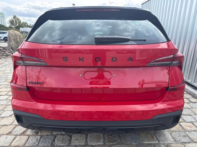 Skoda / Kamiq / Rot / / / , Bild dient zur Illustration und zeigt aufpreispflichtige Sonderausstattung. "Die Herstellergarantie beginnt bei EU-Fahrzeugen bereits bei Auslieferung vom ausl&auml;ndischen Lieferanten und kann um mehr als 14 Tage verk&uuml;rzt sein.